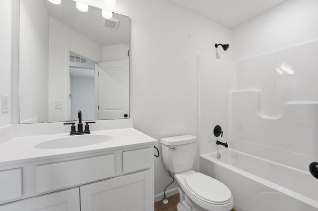 12406 S Acacia Drive, Lee's Summit, MO 64086