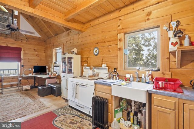 757 BROCKET DR, Springfield, WV 26763
