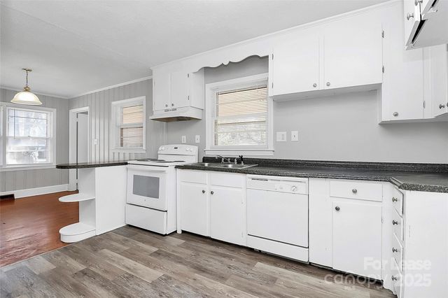 4919 Raymond Place, Charlotte, NC 28205