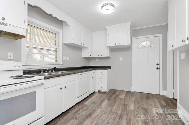 4919 Raymond Place, Charlotte, NC 28205