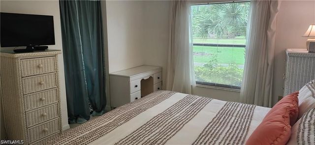 192 Fox Glen DR 2-192, Naples, FL 34104