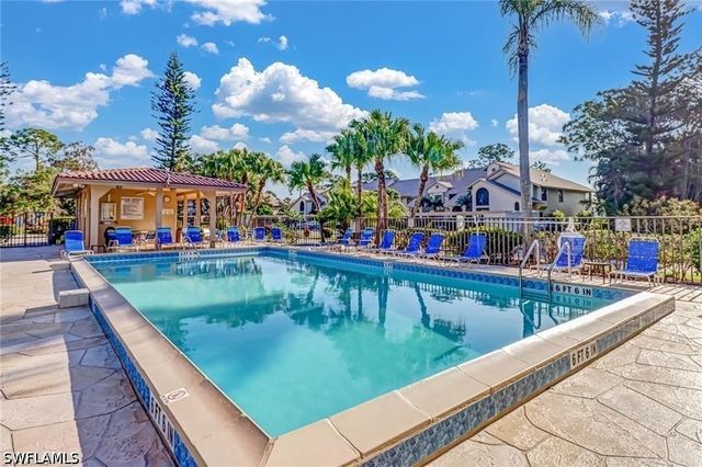 192 Fox Glen DR 2-192, Naples, FL 34104