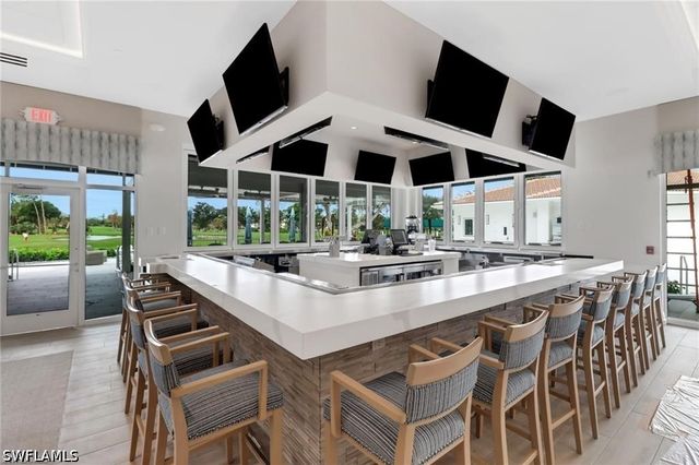 192 Fox Glen DR 2-192, Naples, FL 34104