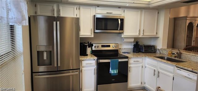 192 Fox Glen DR 2-192, Naples, FL 34104