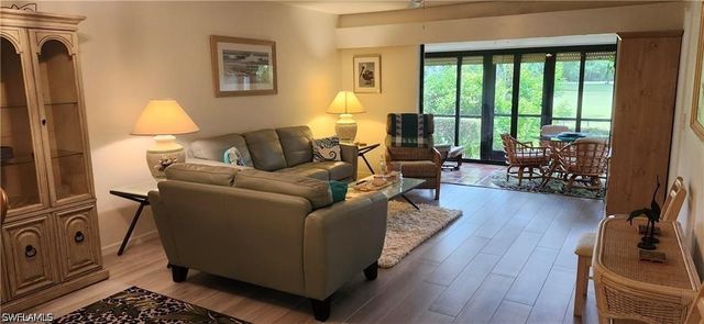 192 Fox Glen DR 2-192, Naples, FL 34104