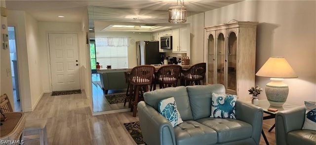 192 Fox Glen DR 2-192, Naples, FL 34104