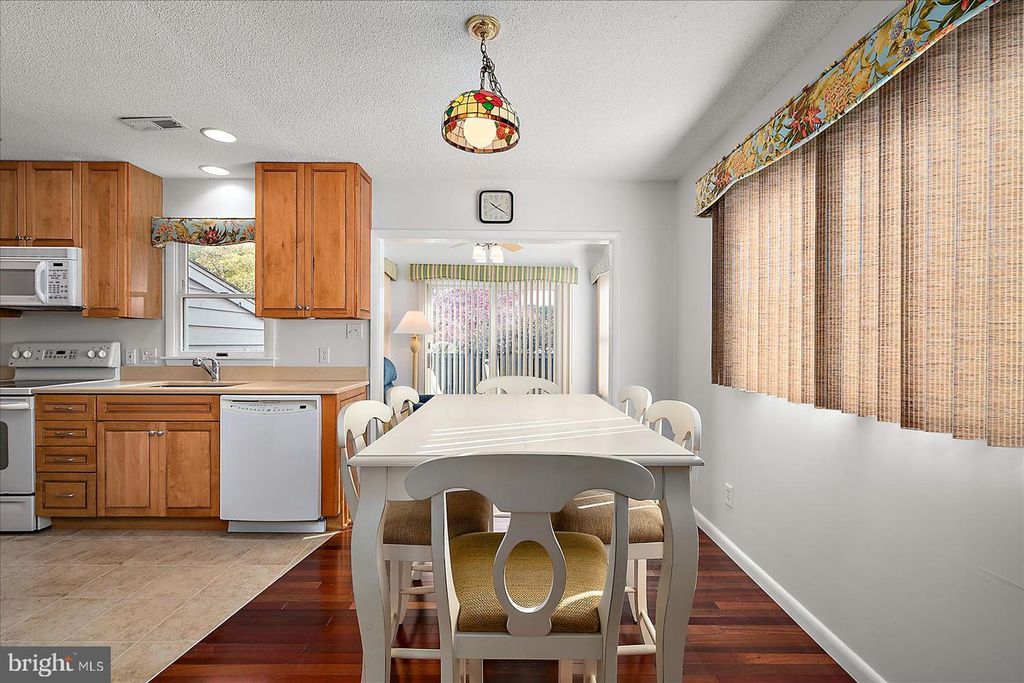 Image 10 of property listing at 702-A KELLY RD #702A, Ocean City, MD 21842