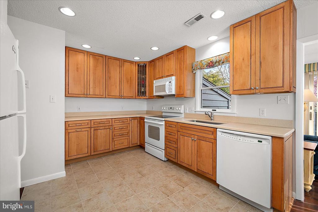Image 11 of property listing at 702-A KELLY RD #702A, Ocean City, MD 21842