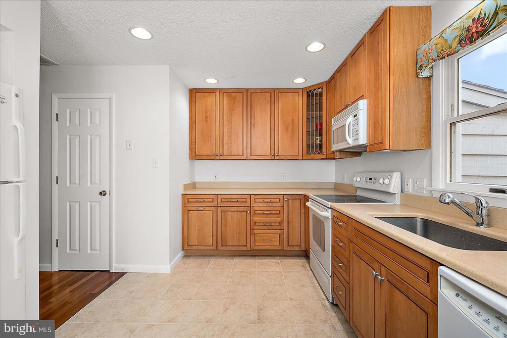 Image 12 of property listing at 702-A KELLY RD #702A, Ocean City, MD 21842