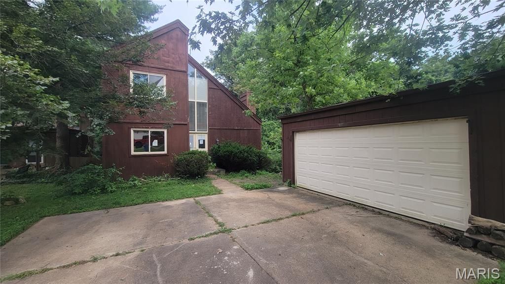 977 Woodside Village Lane, St Louis, MO 63021