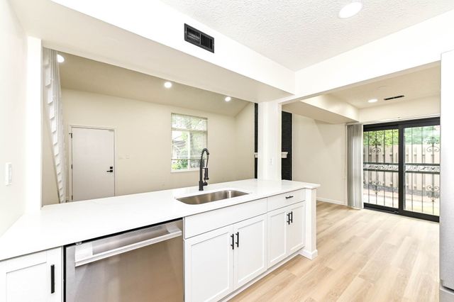 355 E Saint Clair Street, Indianapolis, IN 46202