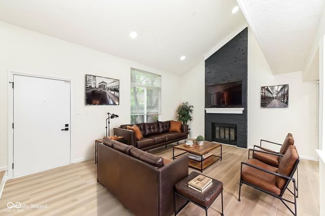 355 E Saint Clair Street, Indianapolis, IN 46202