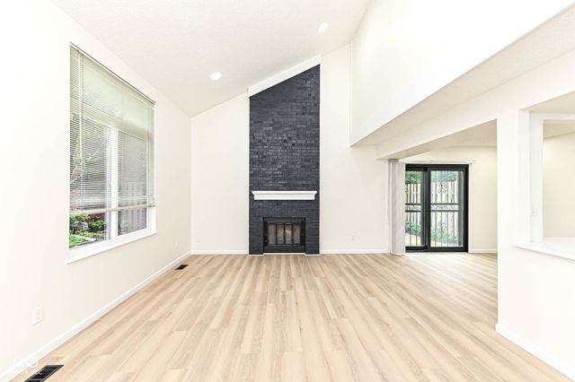 355 E Saint Clair Street, Indianapolis, IN 46202