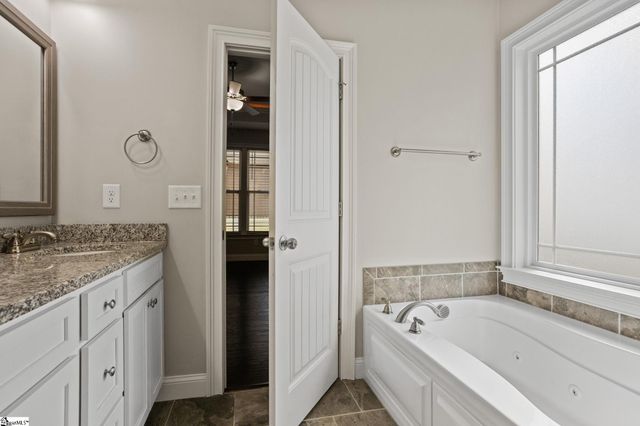 924 Hunterdale Lane, Boiling Springs, SC 29316