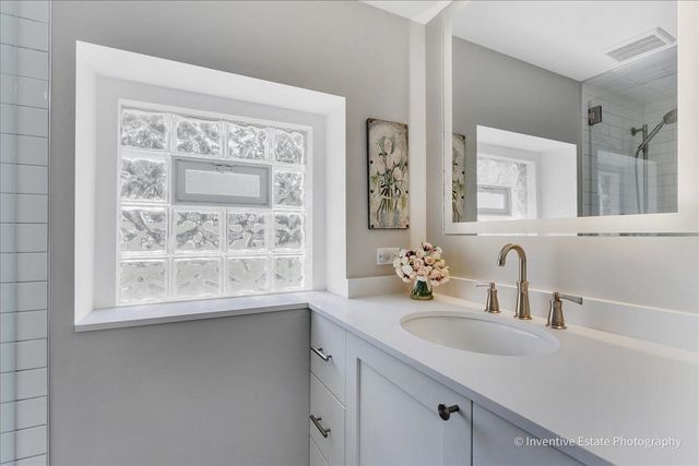 331 W Hillside Avenue, Elmhurst, IL 60126