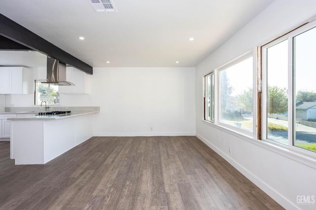 2401 Kenwood Road, Bakersfield, CA 93306