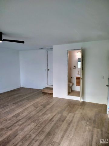 2401 Kenwood Road, Bakersfield, CA 93306