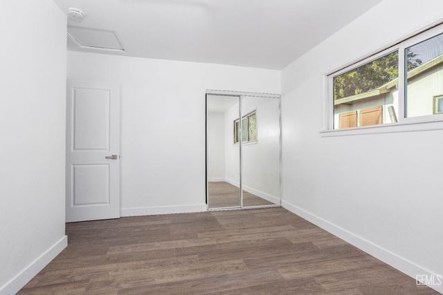 2401 Kenwood Road, Bakersfield, CA 93306