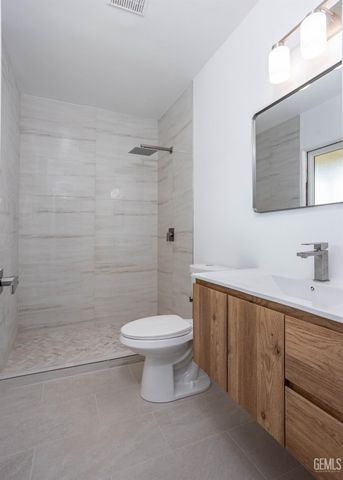 2401 Kenwood Road, Bakersfield, CA 93306