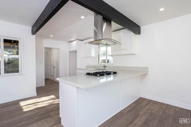 2401 Kenwood Road, Bakersfield, CA 93306