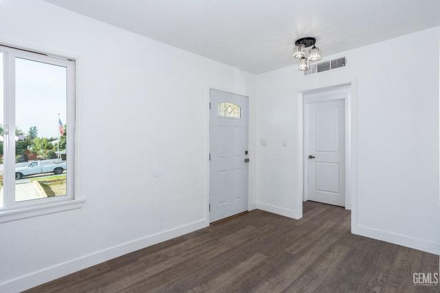 2401 Kenwood Road, Bakersfield, CA 93306