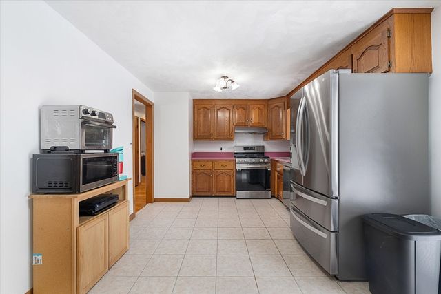 8 Barry Drive, Chelmsford, MA 01863