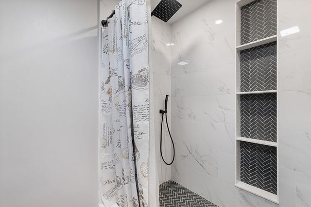 8 Barry Drive, Chelmsford, MA 01863