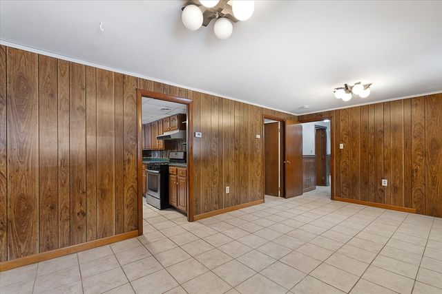 8 Barry Drive, Chelmsford, MA 01863