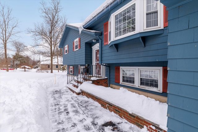 8 Barry Drive, Chelmsford, MA 01863