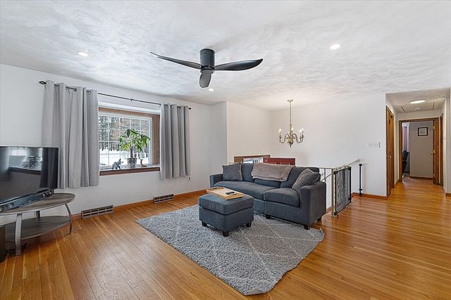 8 Barry Drive, Chelmsford, MA 01863