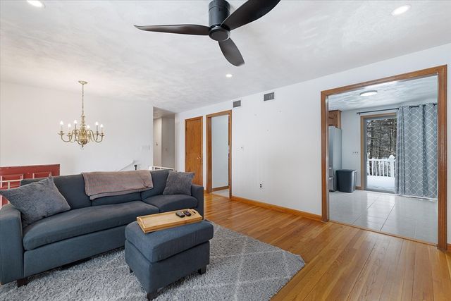 8 Barry Drive, Chelmsford, MA 01863