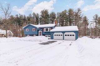 8 Barry Drive, Chelmsford, MA 01863