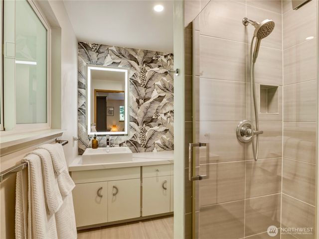 17128 2nd Avenue SW, Normandy Park, WA 98166