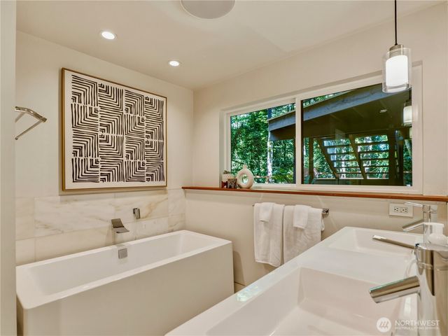 17128 2nd Avenue SW, Normandy Park, WA 98166