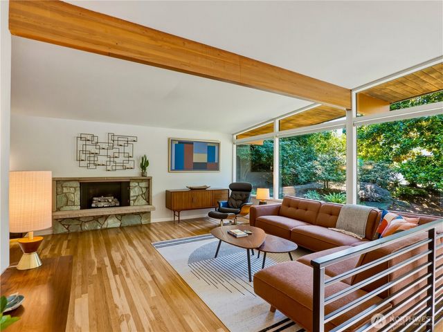 17128 2nd Avenue SW, Normandy Park, WA 98166