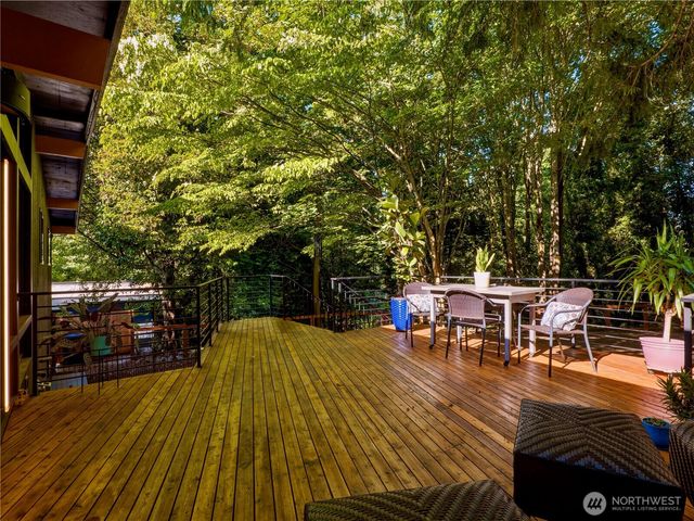 17128 2nd Avenue SW, Normandy Park, WA 98166