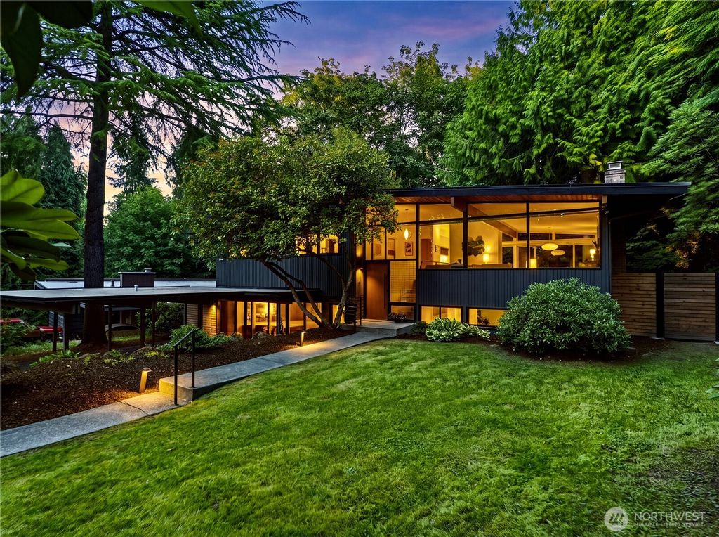 17128 2nd Avenue SW, Normandy Park, WA 98166