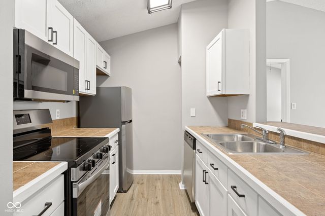 4250 Village Parkway Circle E 6, Indianapolis, IN 46254