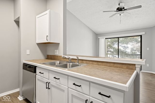 4250 Village Parkway Circle E 6, Indianapolis, IN 46254