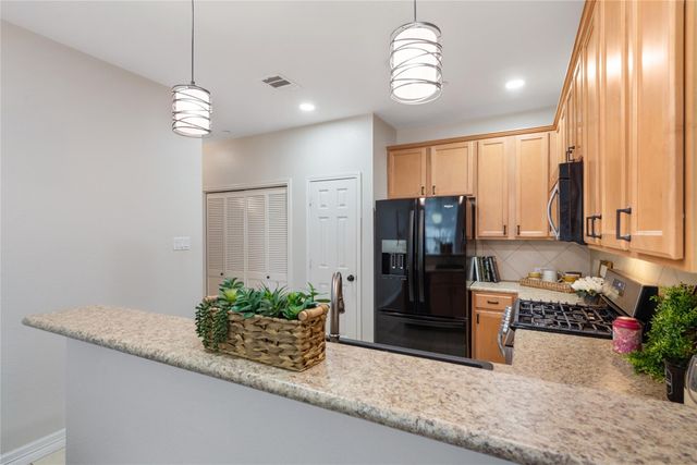 9201 Brodie LN 1603, Austin, TX 78748