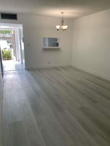 5003 NW 35th St 405, Lauderdale Lakes, FL 33319