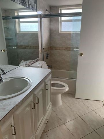 5003 NW 35th St 405, Lauderdale Lakes, FL 33319