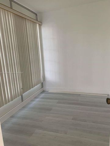 5003 NW 35th St 405, Lauderdale Lakes, FL 33319