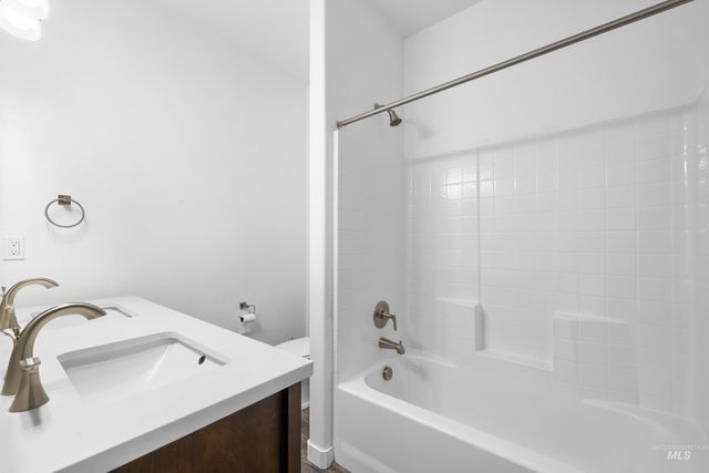 2068 W Bella Lane, Nampa, ID 83651