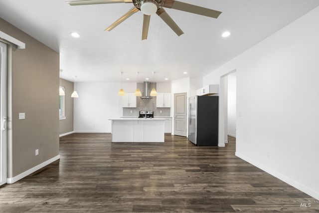 2068 W Bella Lane, Nampa, ID 83651