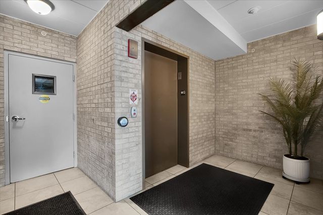 8515 Woodward Avenue 303, Woodridge, IL 60517