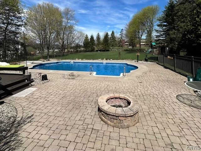4901 Edgeworth Drive, Manlius, NY 13104