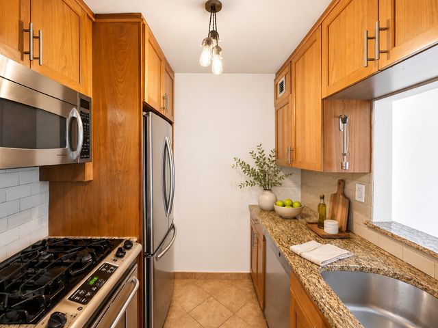 225 E 57th St Apt 4M, New York City, NY 10022