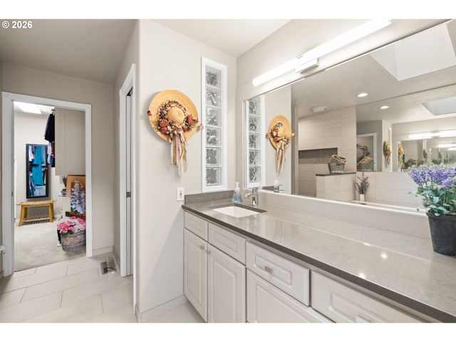 1735 Ne 169TH Ave, Portland, OR 97230