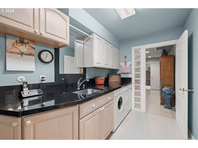 1735 Ne 169TH Ave, Portland, OR 97230